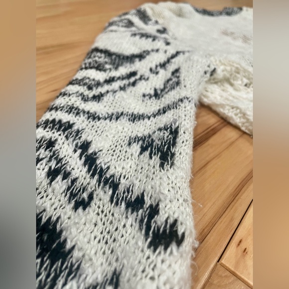 BKE 🤍 Open Weave Cardigan Sweater 🖤 - Picture 6 of 8